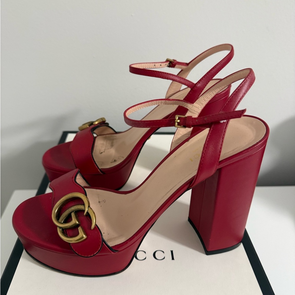 Gucci Red Leather Block Heel Sandals with Gold GG Accent - Picture 2 of 4